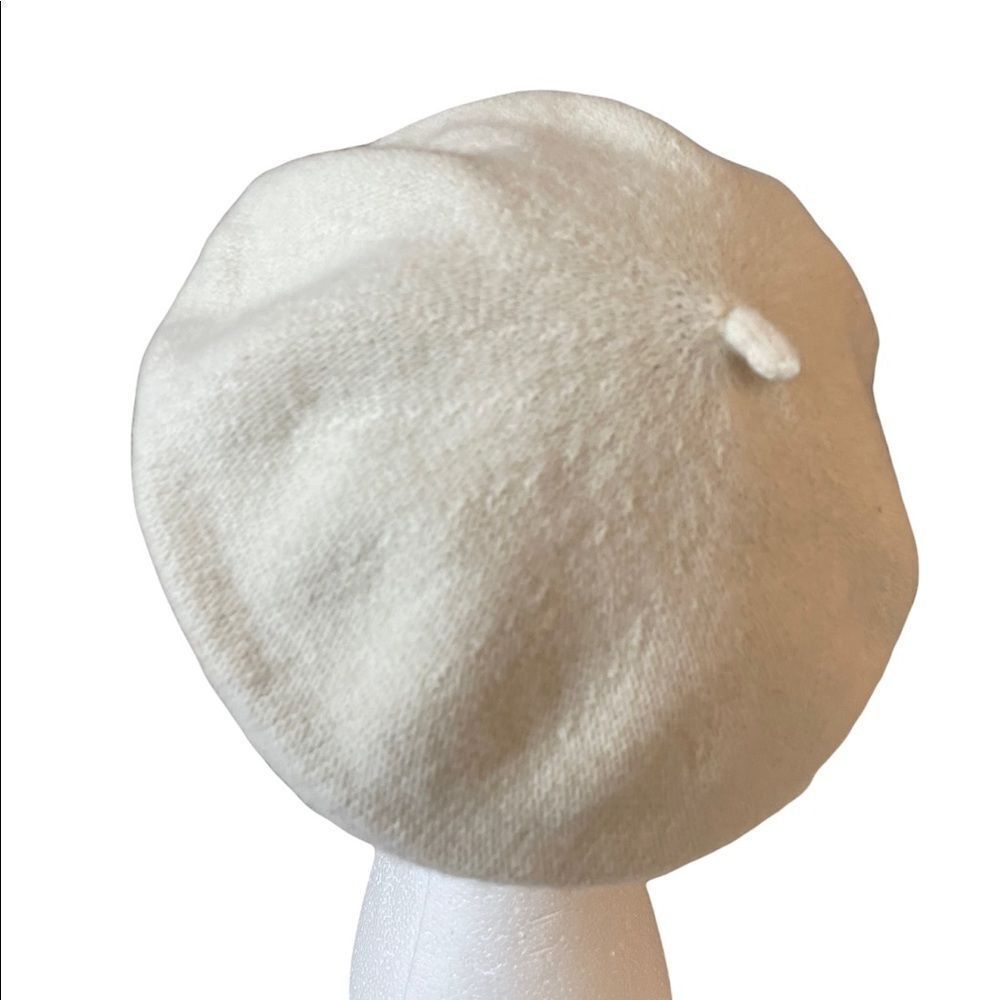 LIGHTWEIGHT BERET OFF WHITE COLOR ONE SIZE‎